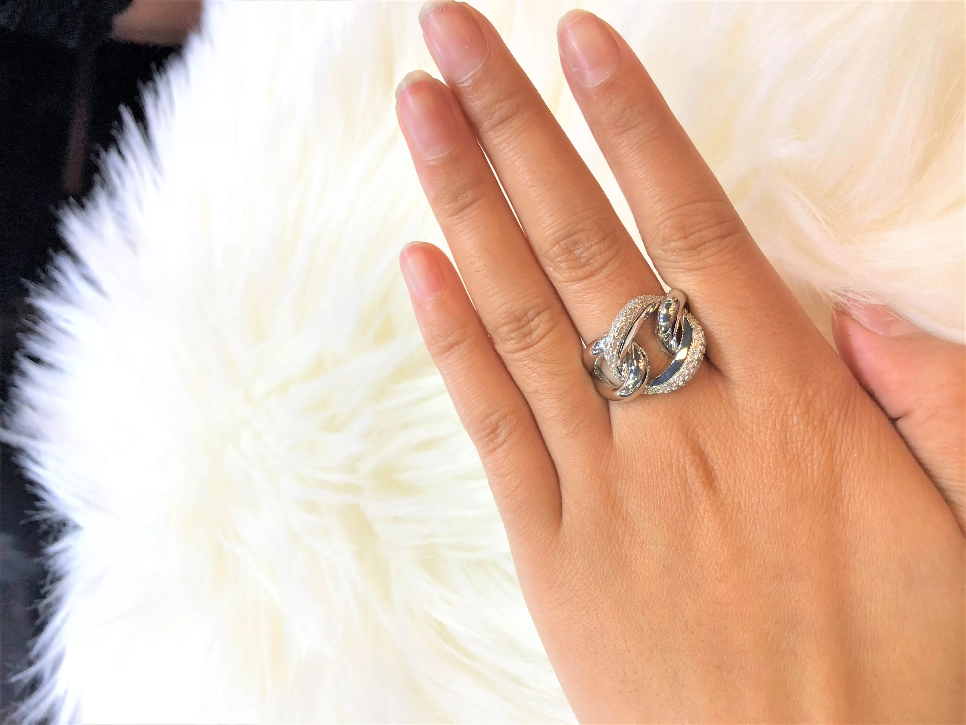 Triple Interlocked Circle Diamond Ring 0.60 ct tw Round-cut 14K White Gold DIR008